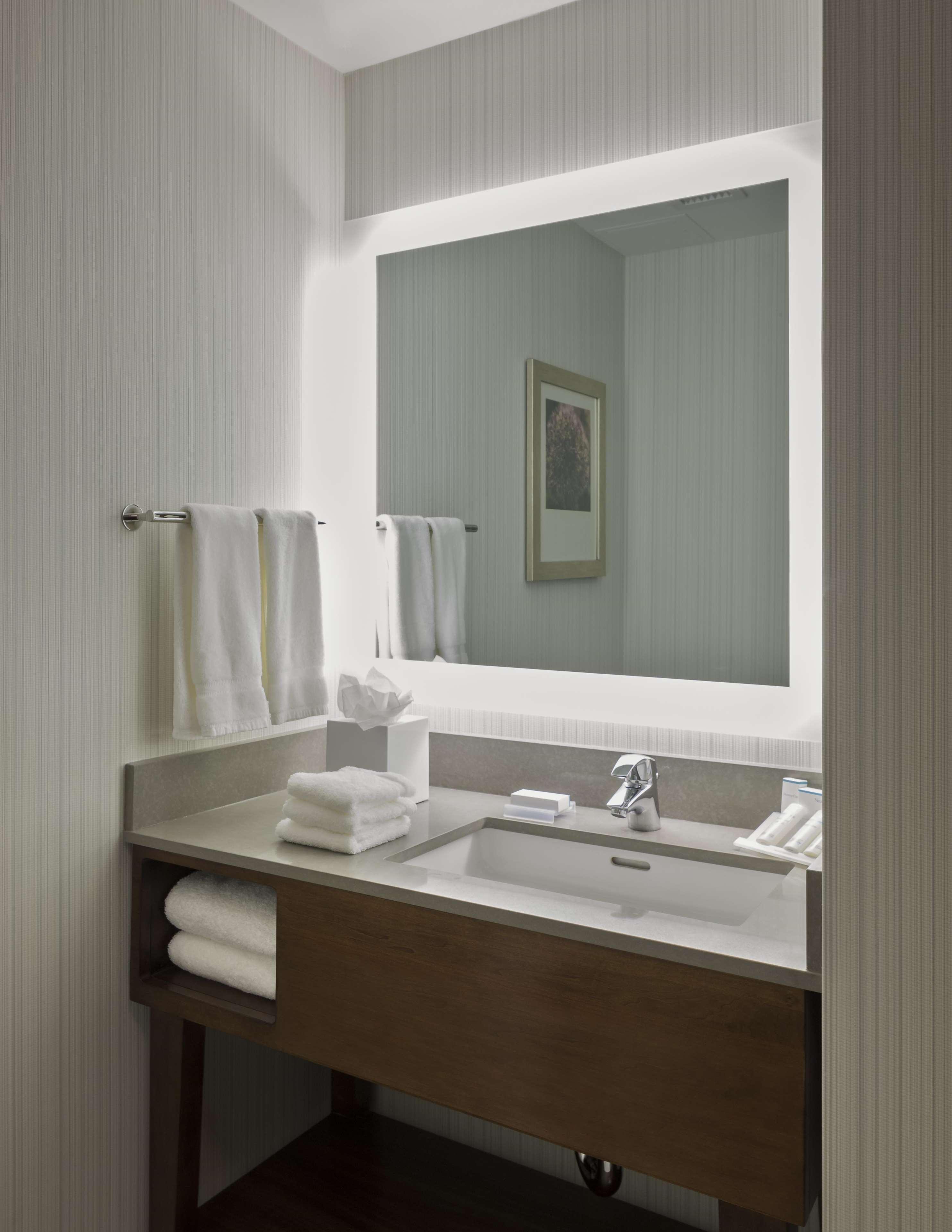 Hilton Garden Inn Long Island City New York Exterior photo