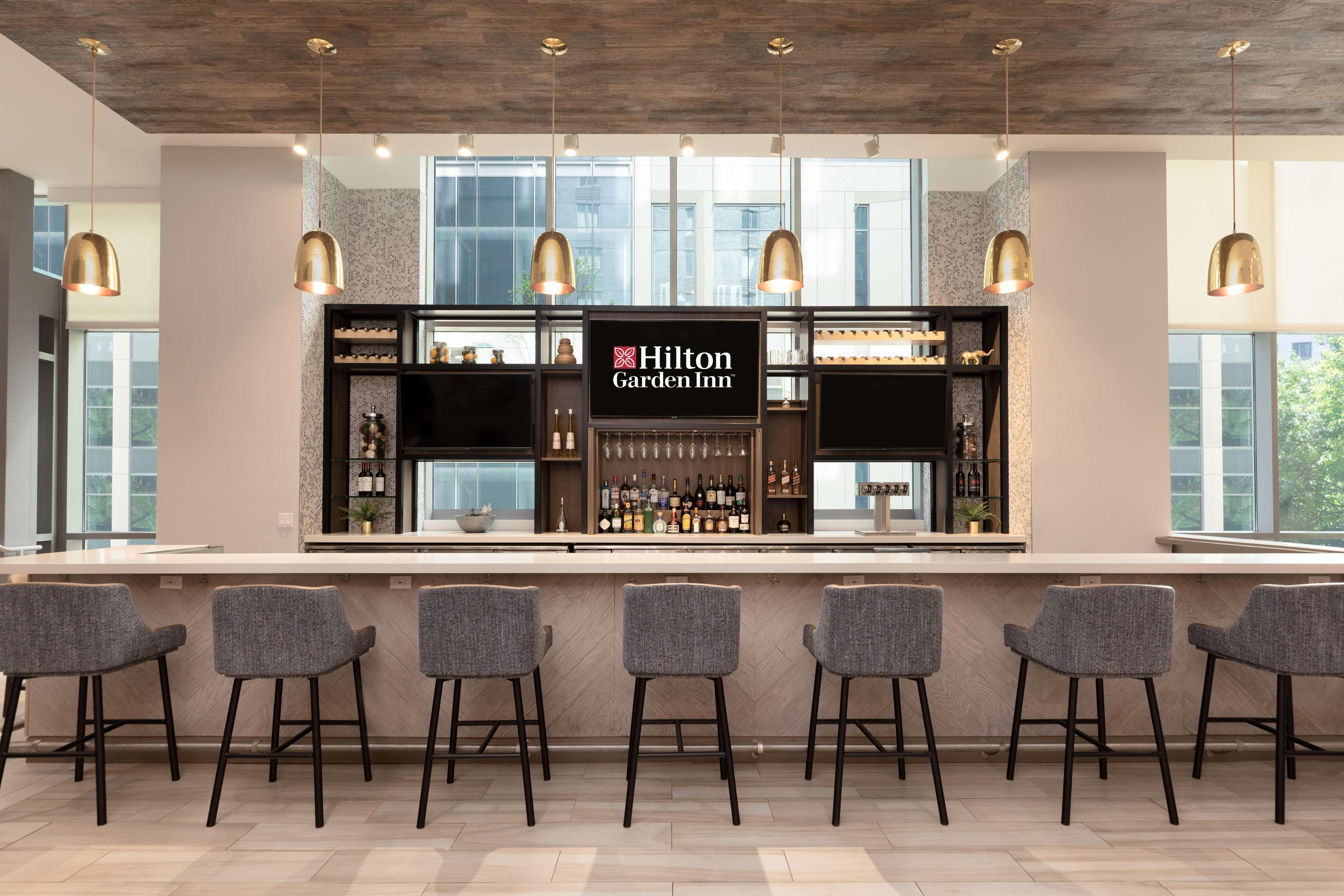 Hilton Garden Inn Long Island City New York Exterior photo